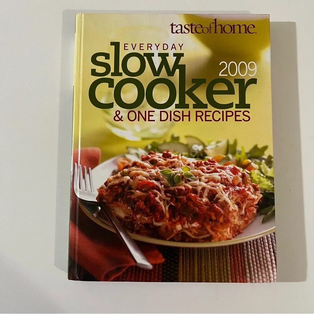 Taste of Home 2009 Slow Cooker & One Dish Recipes Cookbook - Yellow and Red